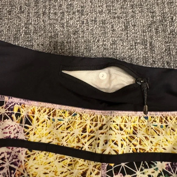 Lulu Lemon Speed Up Lined Women's Geometric Patterned Shorts - Picture 7 of 11